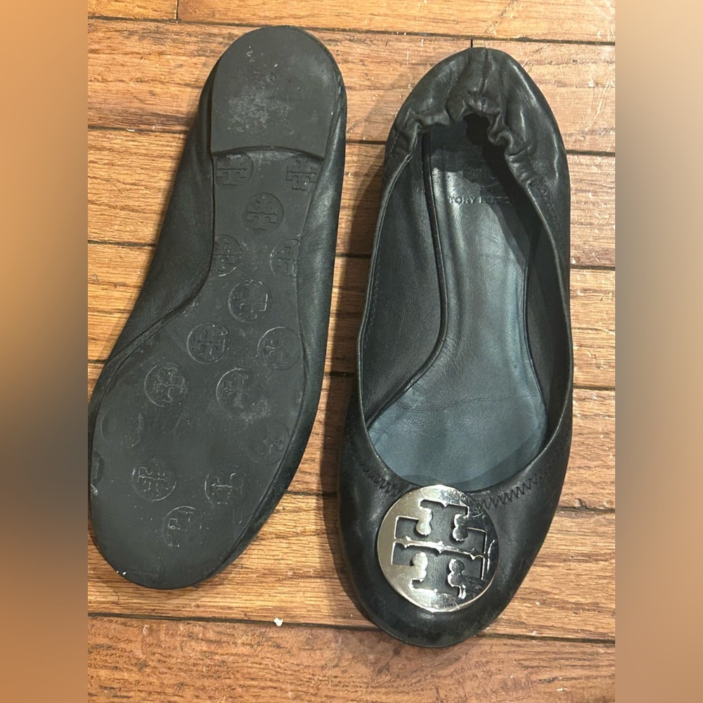 Tory Burch Black Leather Flats with Silver Logo size 9 - Picture 2 of 6